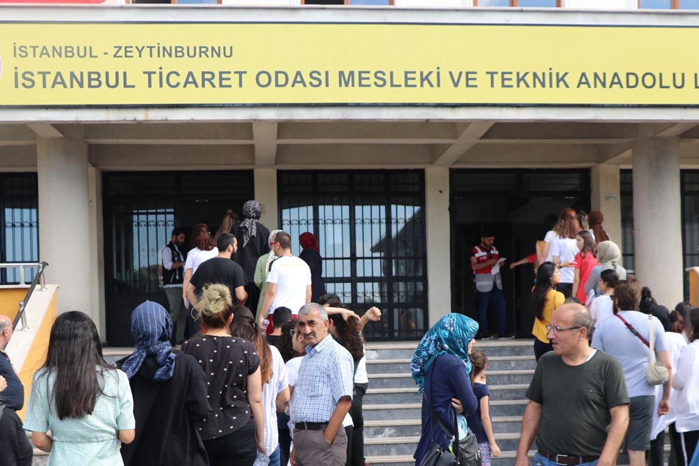 KPSS ÖABT alan sınavı başladı KPSS ÖABT alan sınavı başladı